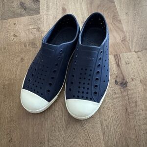 Native Jefferson Navy Shoe size 2J